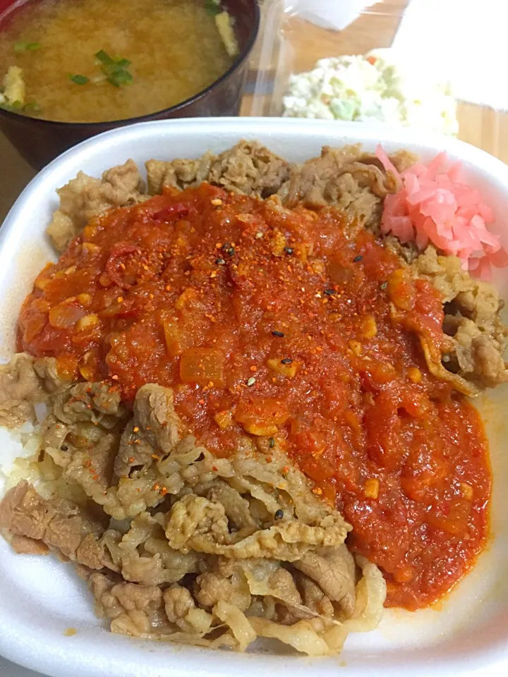 Snapdishの料理写真:アラビアータ牛丼  中盛|るみおんさん