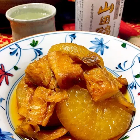 「純米酒 山田錦 300ml特別純米酒」を使ってみたSnapdishの料理・レシピ写真:すきみ鱈と大根の煮物✨