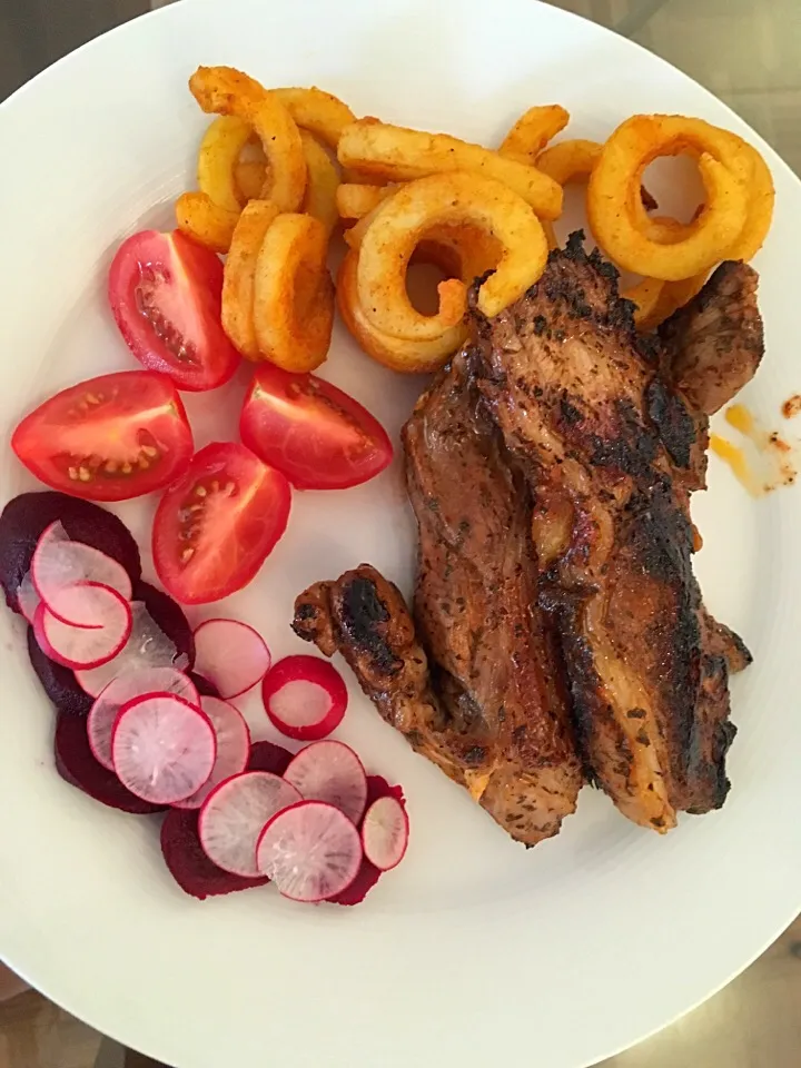 Minty lamb leg steaks with salad and curly fries|Ong Sor Fernさん