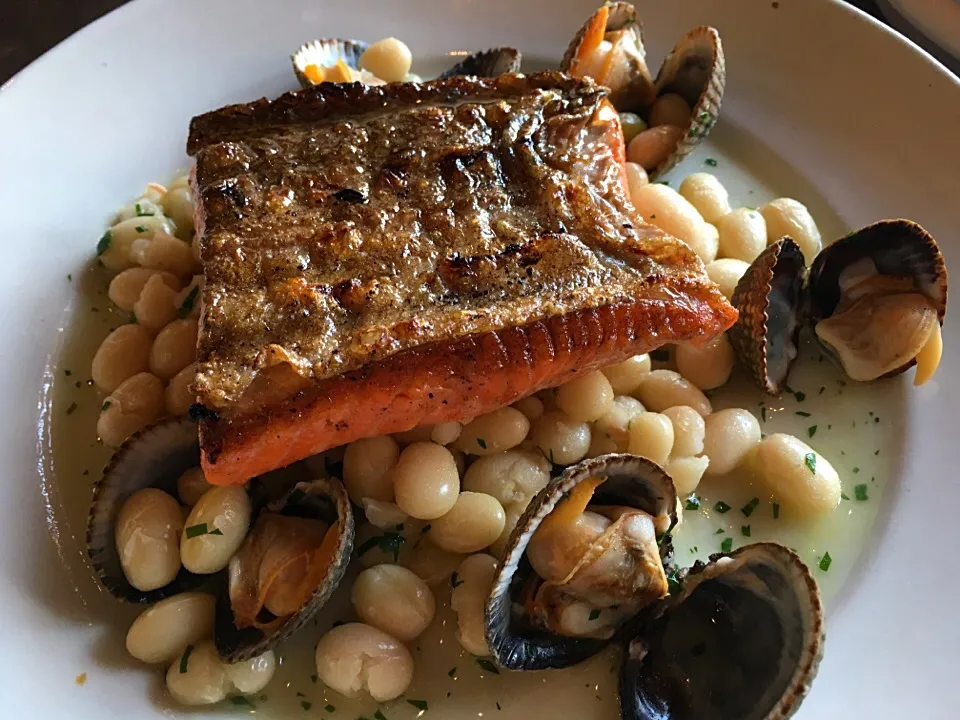 Snapdishの料理写真:Trout with cockles and borlotti beans @ Elliot's Cafe|Ong Sor Fernさん