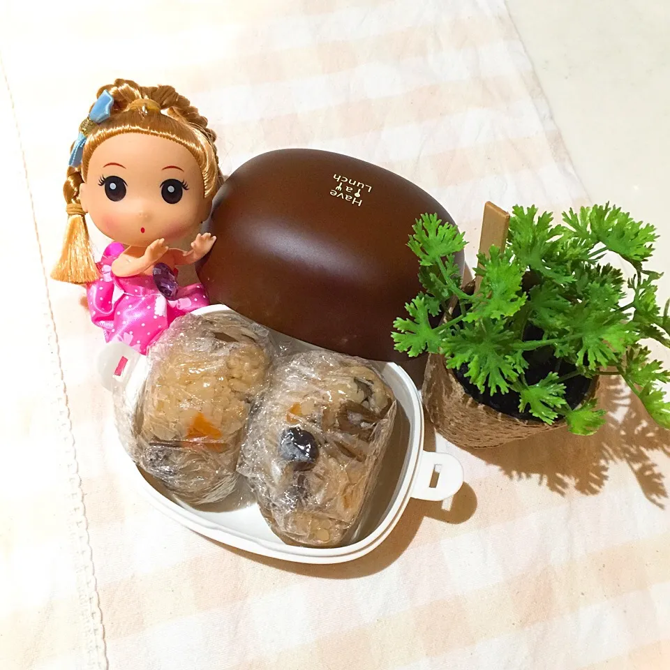 Snapdishの料理写真:8/25❤︎主人の健康診断後の朝ごはん❤︎きのこ混ぜごはんのおにぎり|Makinsさん