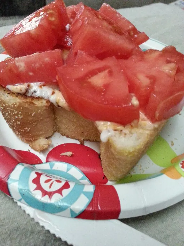 thick sliced English toasting bread with spicy mayo and delicious native tomato!!😆🍴🍞🍅|Polly Gelfusoさん