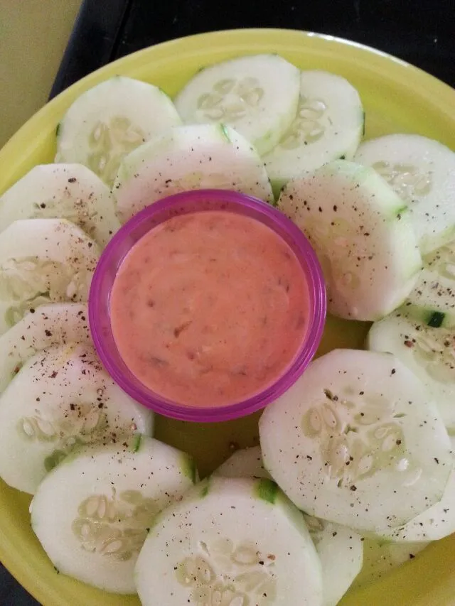 perfect summer snack. home grown cucumber and homemade spicy 1000 island dip.|Polly Gelfusoさん