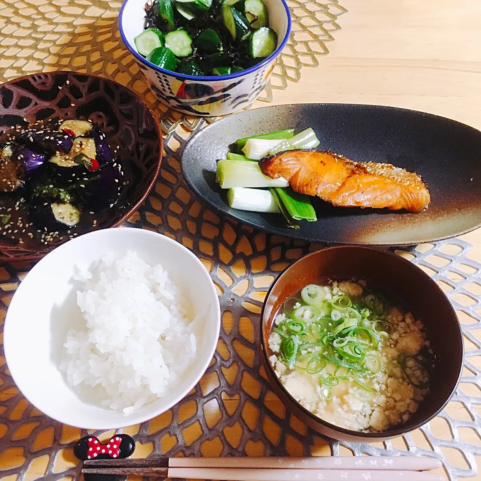 鮭の照り焼き＊茄子の煮浸し＊きゅうりの浅漬け＊お味噌汁|ちかさん