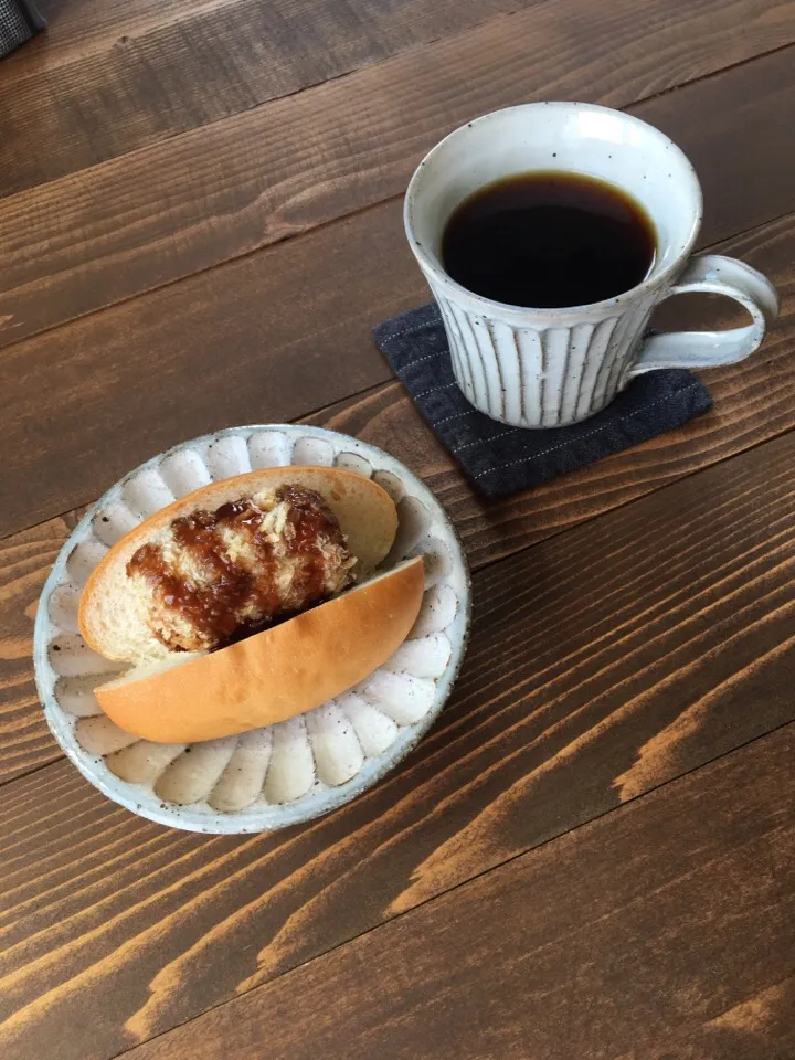 食パンの余り生地で焼いたコッペパンでコロッケパン|まいぱんさん