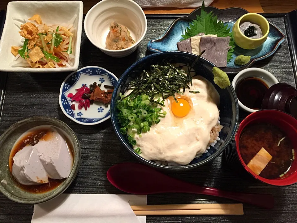 こ豆や 湯葉丼定食 汲み上げ湯葉丼|うえのぶさん