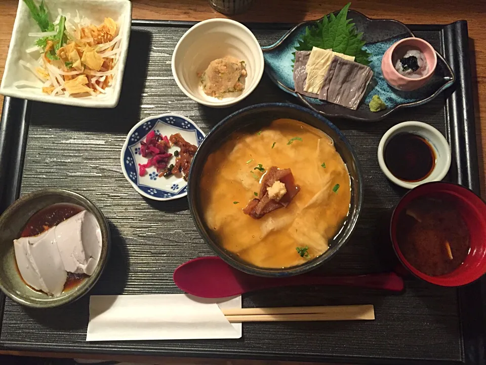 8月25日お昼ご飯。ゆばんざい  こ豆や  湯葉丼定食  あんかけ湯葉|あやさん