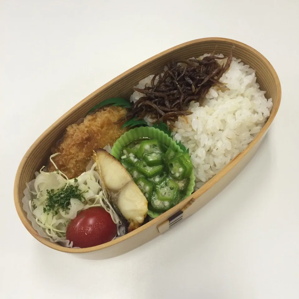 弁当（メンチカツ、鯖西京焼き、オクラ、サラダ、いかなご釘煮）|SasaMasa213さん