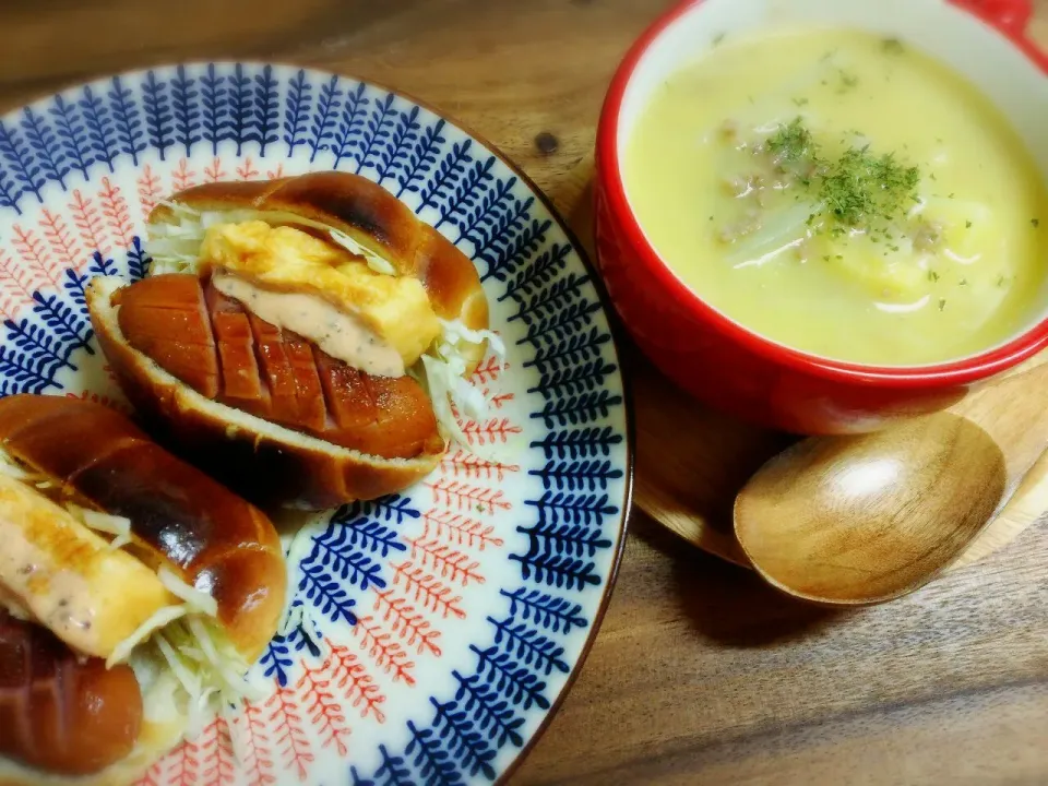 ☕🍞🌄朝ごはん～  挟みすぎたロールパンと
🌽シチュ～🎵|☆Yumi☆さん