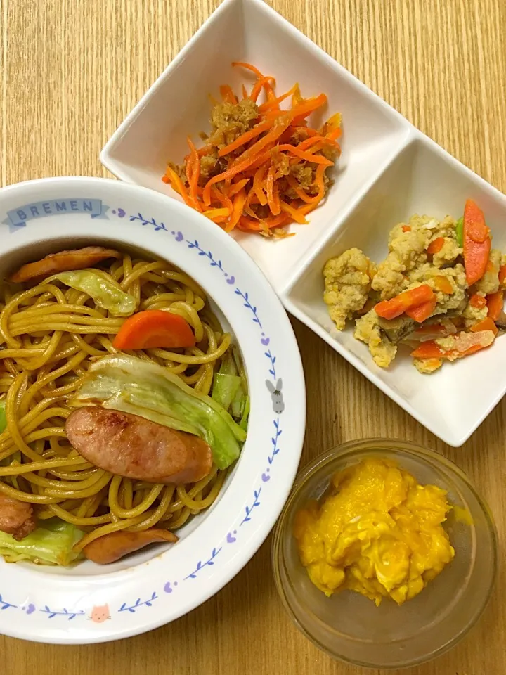 Snapdishの料理写真:#ムスメご飯

焼きそば、人参しりしり、こな豆腐の炒り卵とじ、かぼちゃクリームチーズサラダ。|mossan＠OSAKAさん