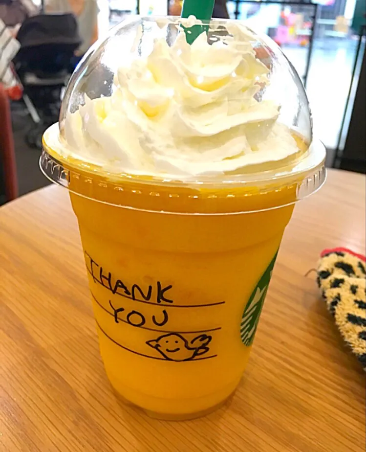 Snapdishの料理写真:マンゴーオレンジフラペチーノ➕ホイップ😊✨|ゆかりさん