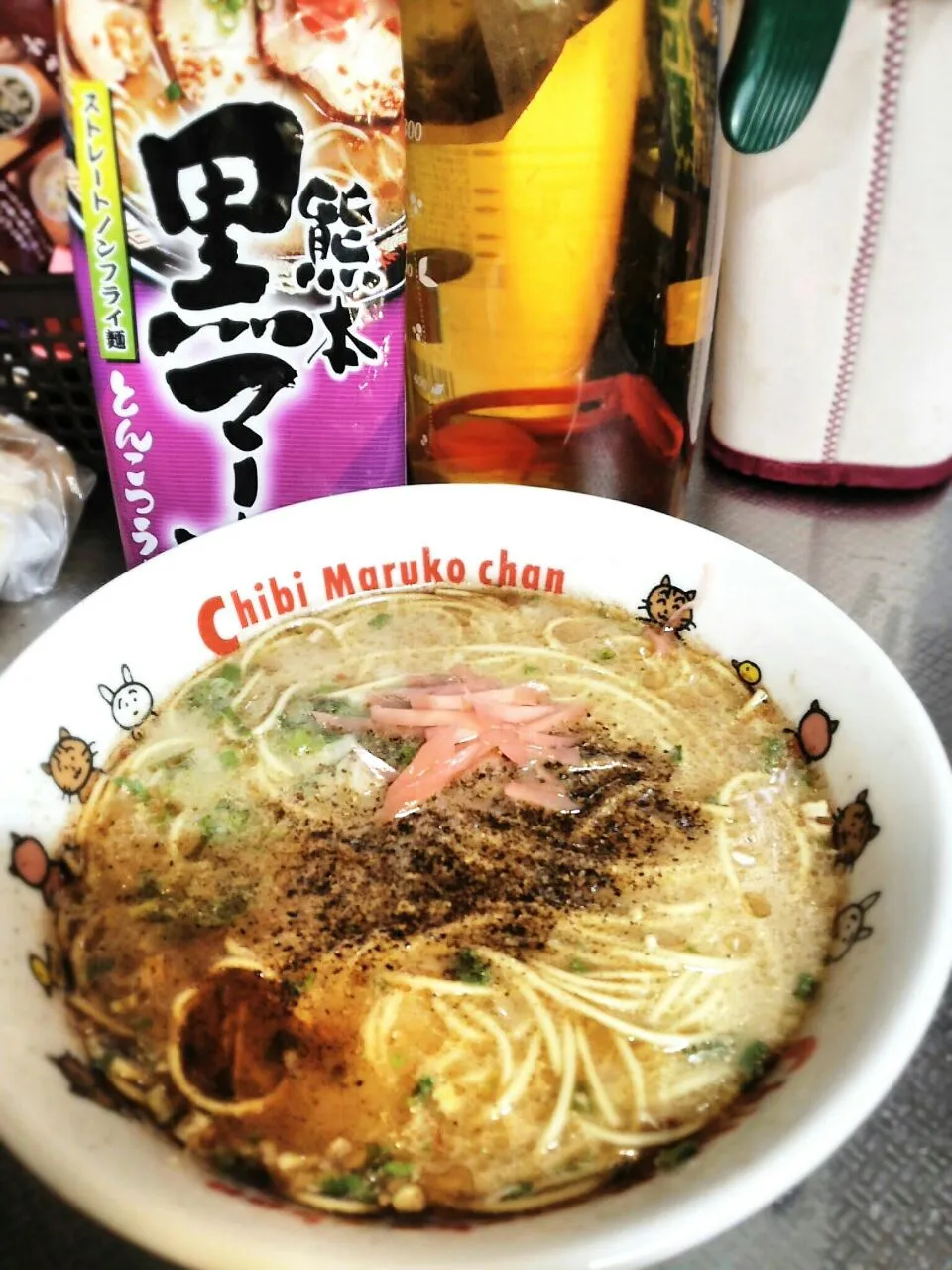 旦那夜食🌃🍴
  五木食品熊本黒マー油
    とんこつラーメン🍜🍥|miimiさん