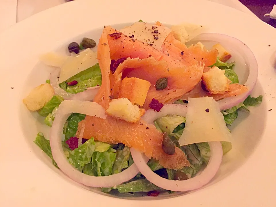 Casear salad with smoked salmon, caper & red onion|Sky Blueさん