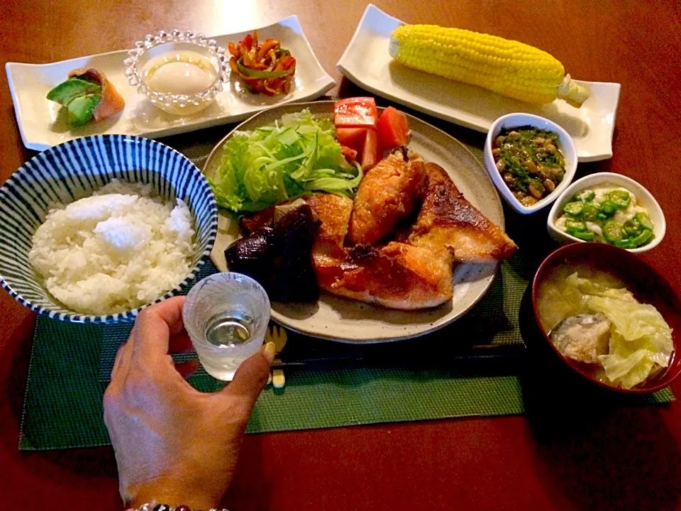 Today's Dinner🍴前菜･蒸しとうもろこし･和風ｻｰﾓﾝﾑﾆｴﾙ･白飯･ｵｸﾗ&大和芋･めかぶ&納豆･鮭のあらdeお味噌汁|🌈Ami🍻さん