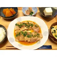 Snapdishの料理写真:蒸し鶏のレモン醤油かけ、かぼちゃの煮物、ほうれん草のおひたし、冷や奴|つんさん