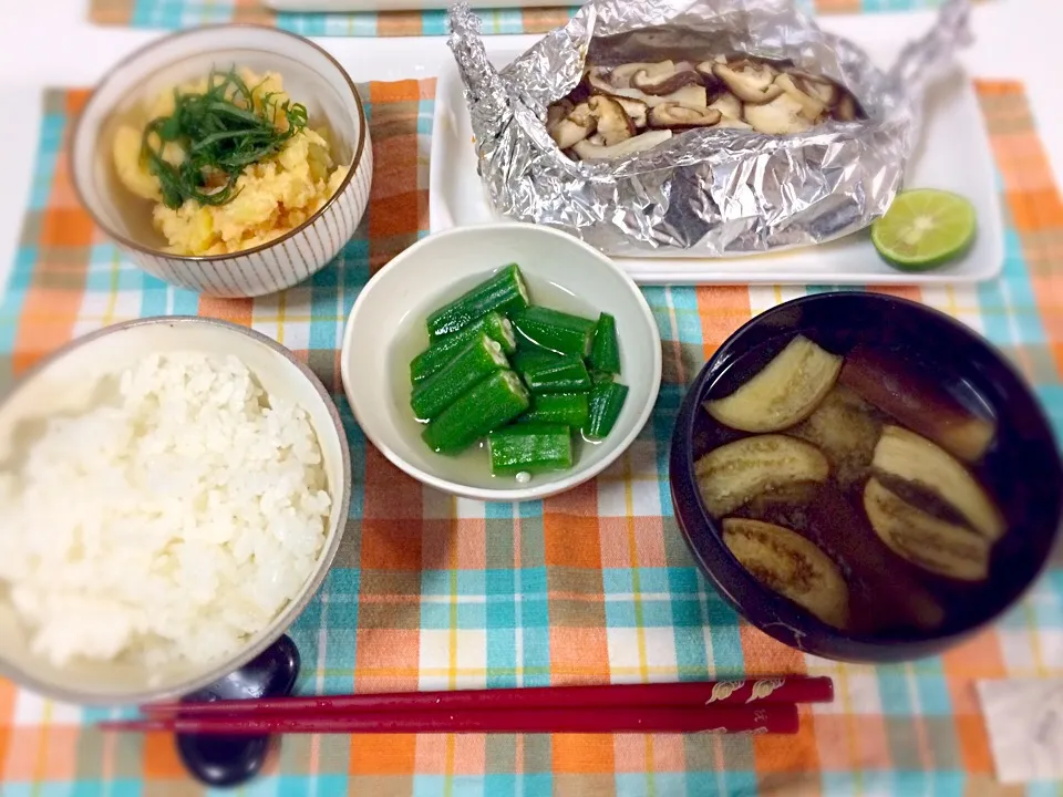 ・豚肉ときのこのホイル蒸し
・明太子タラモサラダ
・オクラのおひたし
・茄子のお味噌汁
・白米|chocolatさん