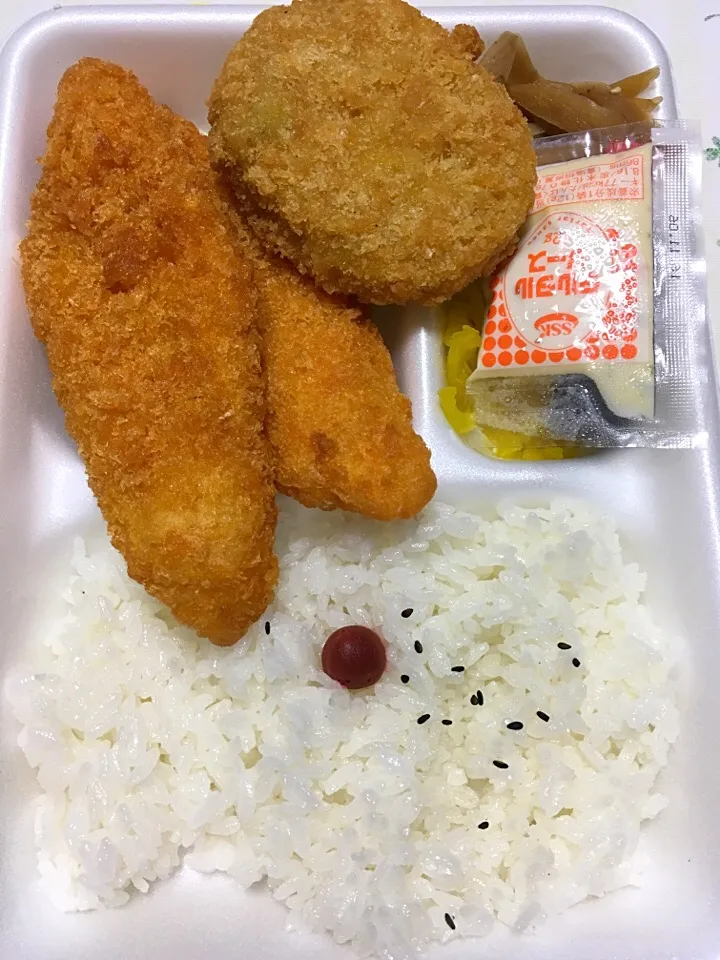 白身フライ弁当 + かぼちゃコロッケ @わぉ‼︎|こいちさん