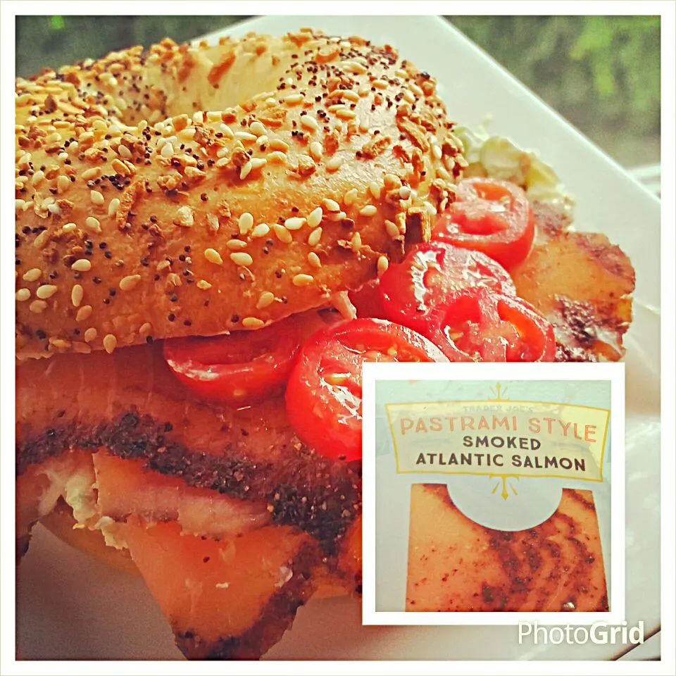 Firday morning breakfast, Smoked salmon with pastrami spice rub from Trader Joe's.  Delicious combination!|Jihollandさん