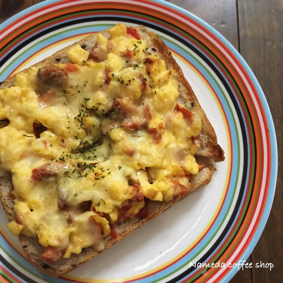 Snapdishの料理写真:ナメダ珈琲店☕️ʕ-̼͡-ʔ🍞鮭とたまごのトーストモーニンニン|七海さん