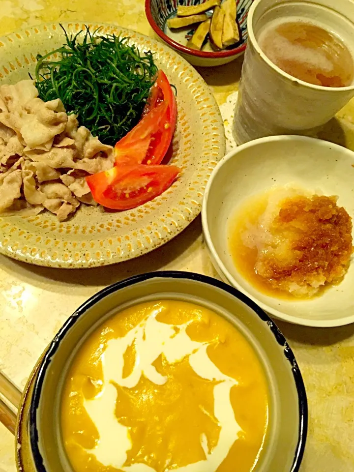 Snapdishの料理写真:豚バラ肉のしゃぶしゃぶ 辛味大根のせ、皮ごと南瓜のスープ|MIEKO 沼澤三永子さん