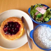 Snapdishの料理写真:朝ごはんパンケーキ|Nozomi Sogoさん