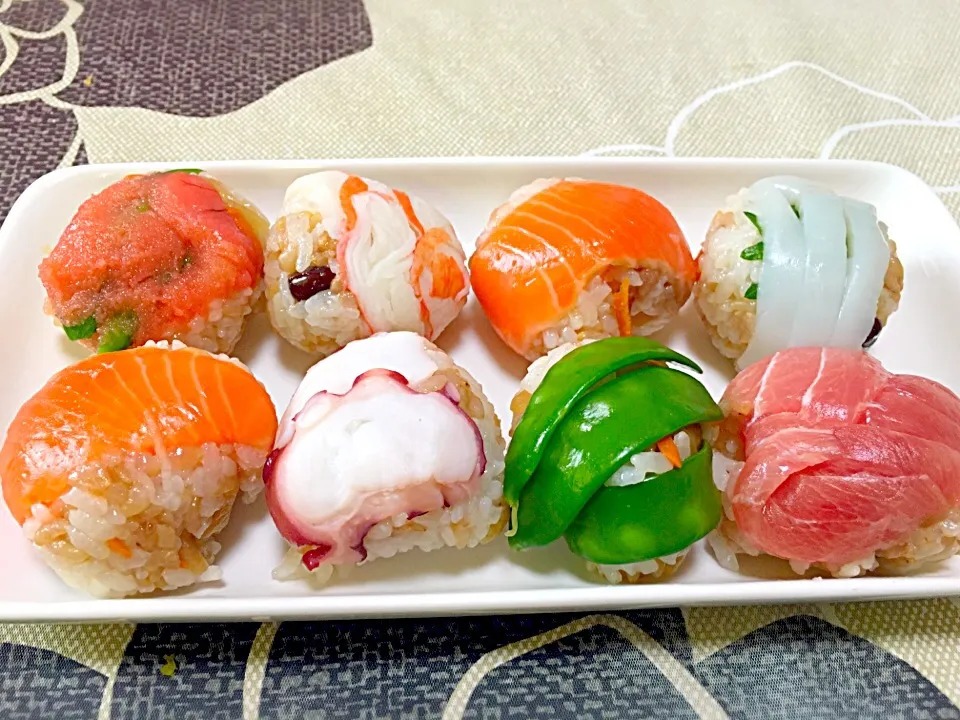 Snapdishの料理写真:一口♪手まり寿司🍣
甘酒がふんわり優しい酢飯にあわせてあります♪|37(*ˊ˘ˋ*)♪さん