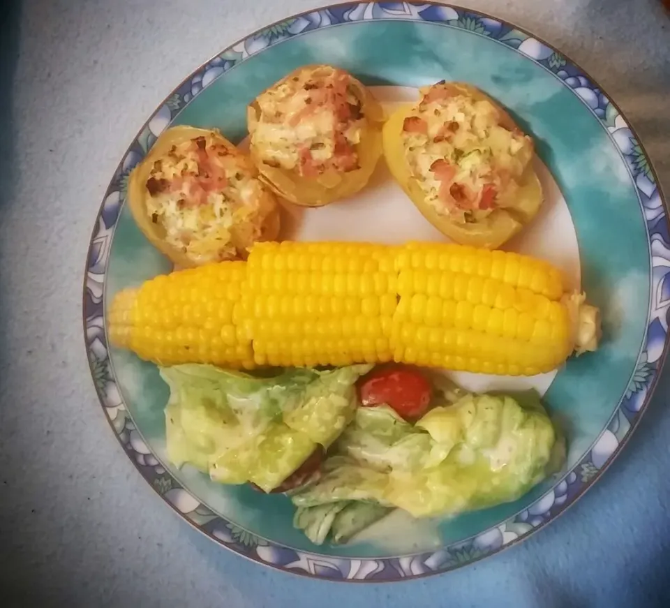 Snapdishの料理写真:Filled potatoes with vegetables, ham, cheese.
Steamed corn🌽 and salad.|Najeskaさん