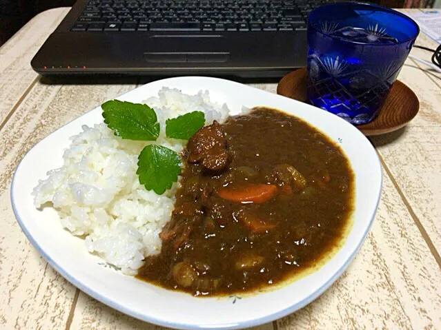 今日の男飯(⌒-⌒; )たっぷり煮込んだカレーwithレモンバーム♫|ひーちゃんさん