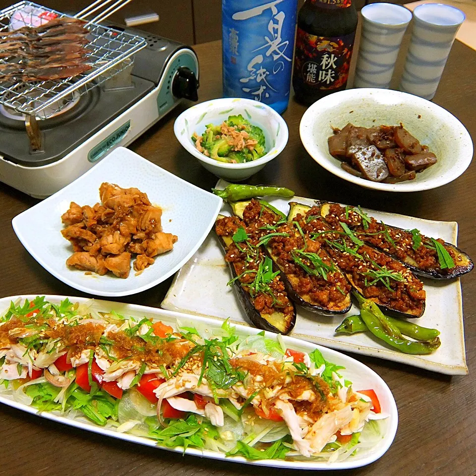 夏酒と秋味で。
茄子の肉味噌のせ
まぐろの時雨煮
ピリ辛こんにゃく
鶏ささみ棒棒鶏風サラダ
ゴーヤとツナの和え物
ホタルイカ炙り|MAYUKOさん