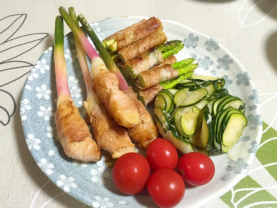 JAの新鮮野菜😊
アスパラと谷中生姜の肉巻
ズッキーニの浅漬とミニトマト|tabyさん