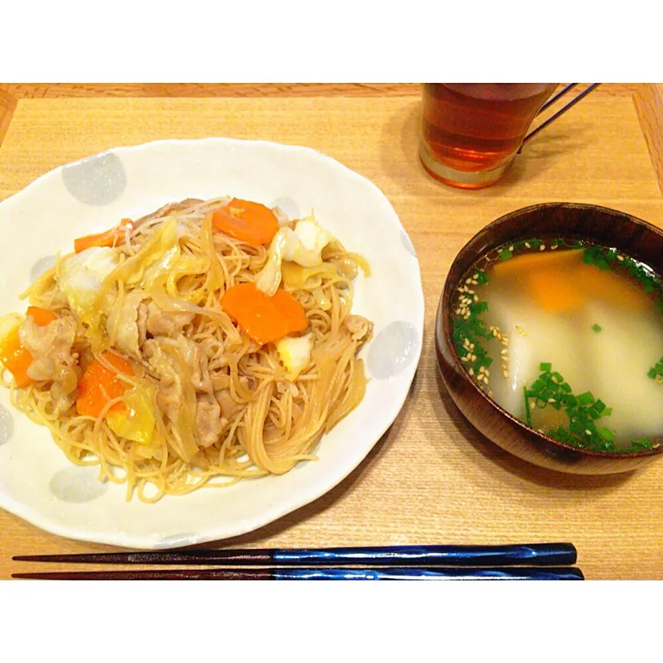 焼きビーフン、餃子スープ|つんさん