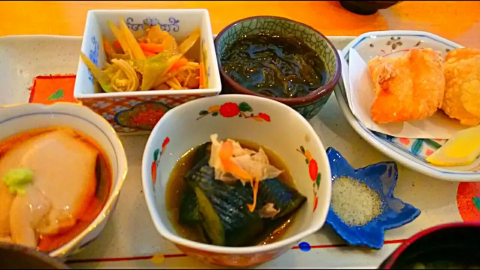 くるみ豆腐❤茄子の煮浸し🍆夏野菜の金平💛もずく酢🌿唐揚げ＆山椒塩🐥|メイメイda.さん