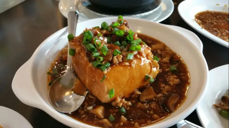 Tofu (bean curd) with minced meat and mushroom|秋平さん