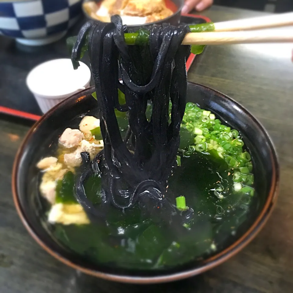 Snapdishの料理写真:官兵衛〜黒うどん〜|asa.naさん