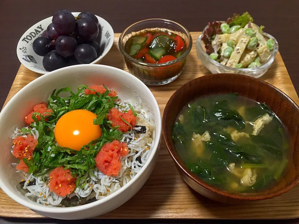 ⭐️しらす明太子丼
⭐️ほうれん草と油揚げの味噌汁
⭐️さつまいもと枝豆のわさびマヨサラダ
⭐️ミニトマトときゅうりのもずく酢和え
⭐️巨峰|よっちぃさん