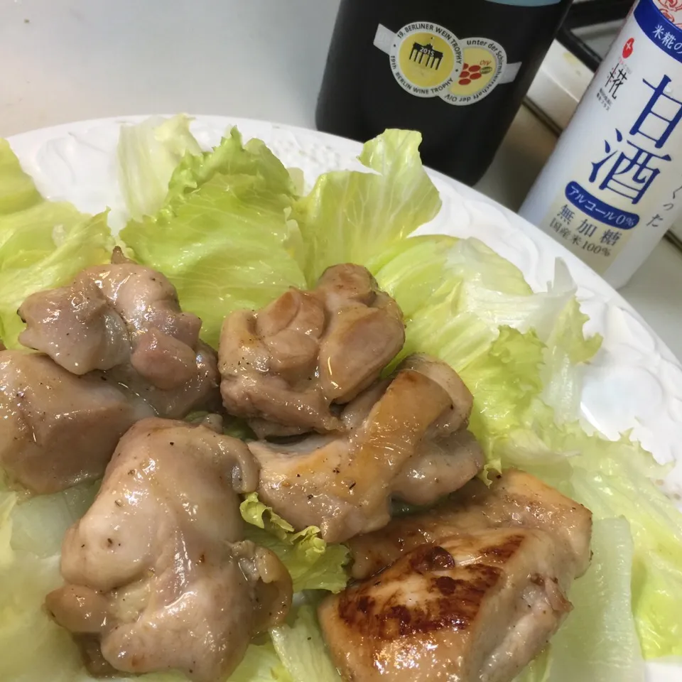 Snapdishの料理写真:グリルドチキン。
甘酒、焼酎、醤油に浸け込み、コショウ、五香粉で味付け。
ワインはモリーゼでモンテプルチャーノ。|織友さん