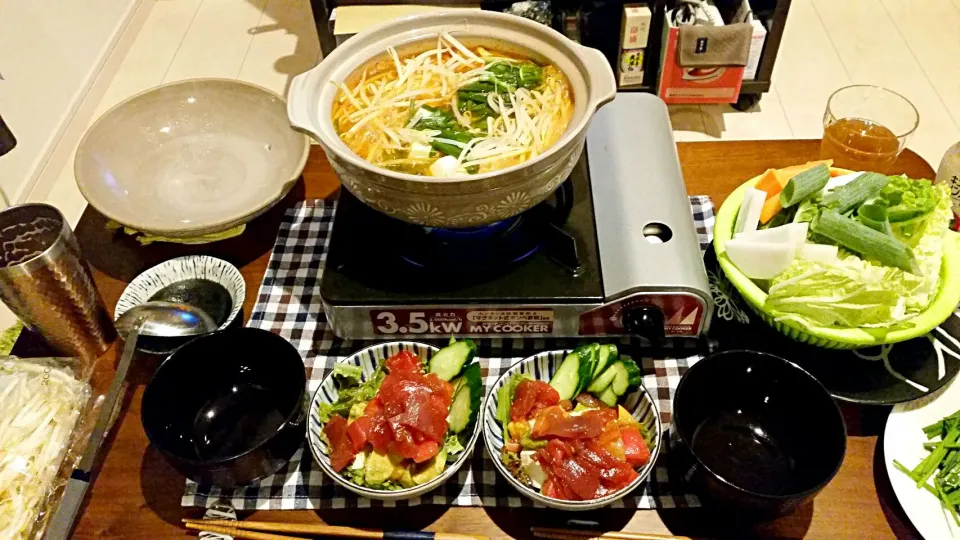 週末ごはーん♡キムチ鍋、豆腐サラダアボカドトマトマグロ乗せ|未来さん