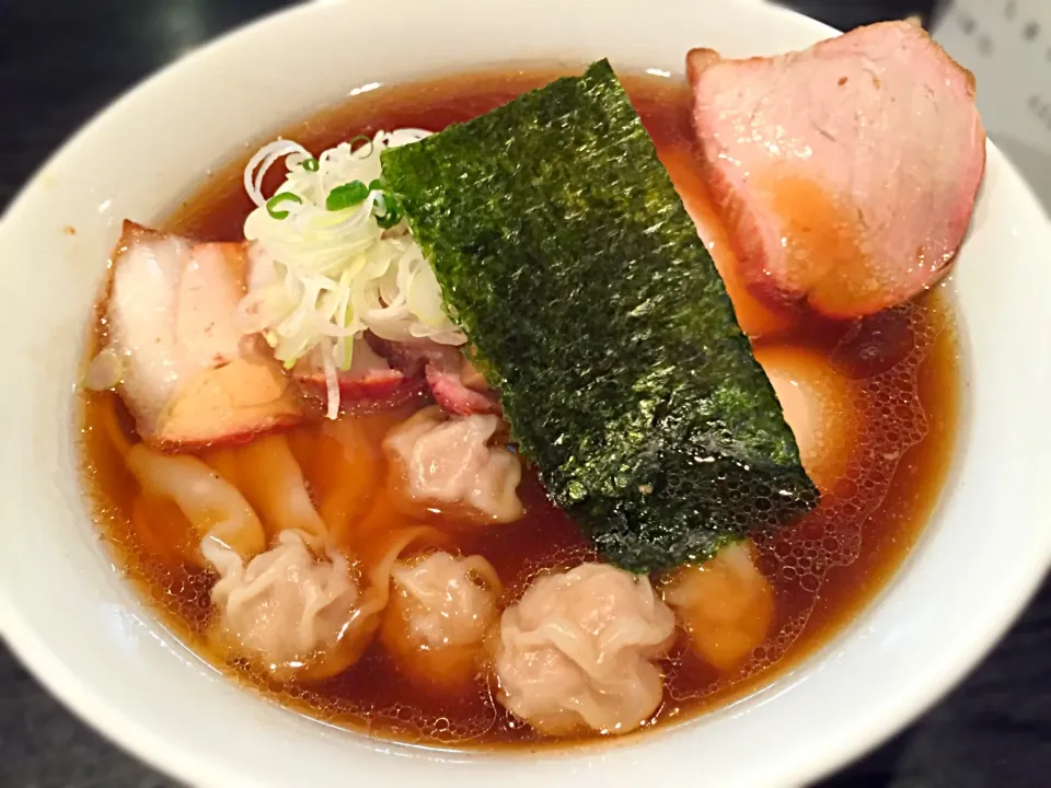 チャーシューワンタン麺（醤油）＋味付け玉子|toshi,I🍴さん