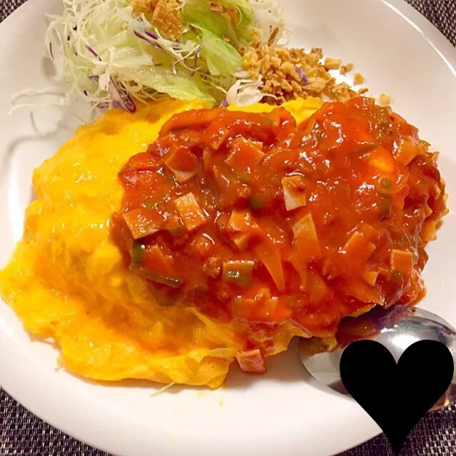 Snapdishの料理写真:手作りトマトソースのふわふわオムライス(=ﾟωﾟ)ﾉ|コロ助さん