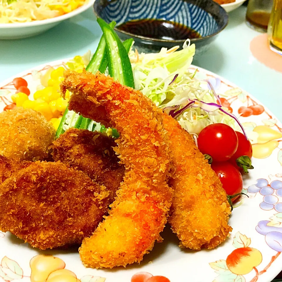 今日の晩ごはん♩もち豚のヘレとロースカツの食べ比べ、大きめのブラックタイガーでぷりぷり海老ふりゃー♡|らいとさん