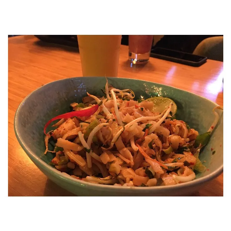 Pad Thai, mango smoothie|女神さん