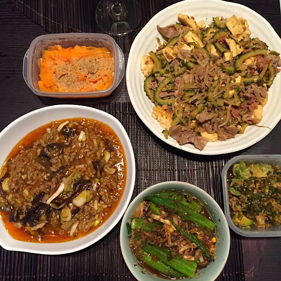 夏野菜dinner😘麻婆茄子、ゴーヤチャンプル、茄子とアボガド薬味のせ、オクラととうもろこしのおひたし、にんじんマリネ|satomicanさん