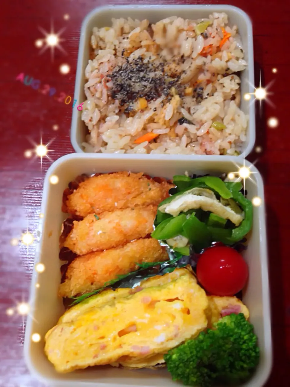 Snapdishの料理写真:ちびの部活お弁当。小エビフライ、あさりしめじにんじん、揚げ炊き込み御飯、ベーコンチーズ卵焼き、ピーマンおひたし。|泡子さんさん