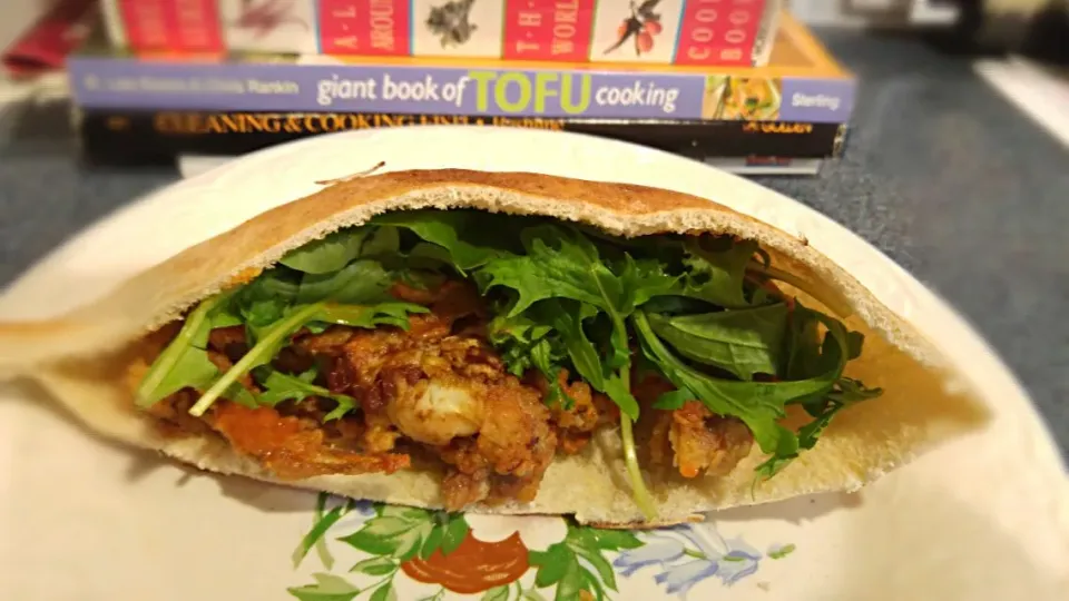 Snapdishの料理写真:softshell crab pita sandwich|Jiraphon Gさん