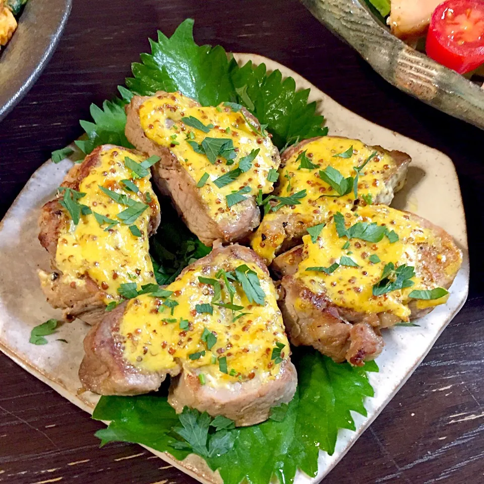 豚ヒレのマヨマスタード焼き♫•*¨*•.¸¸♪|シロンさん