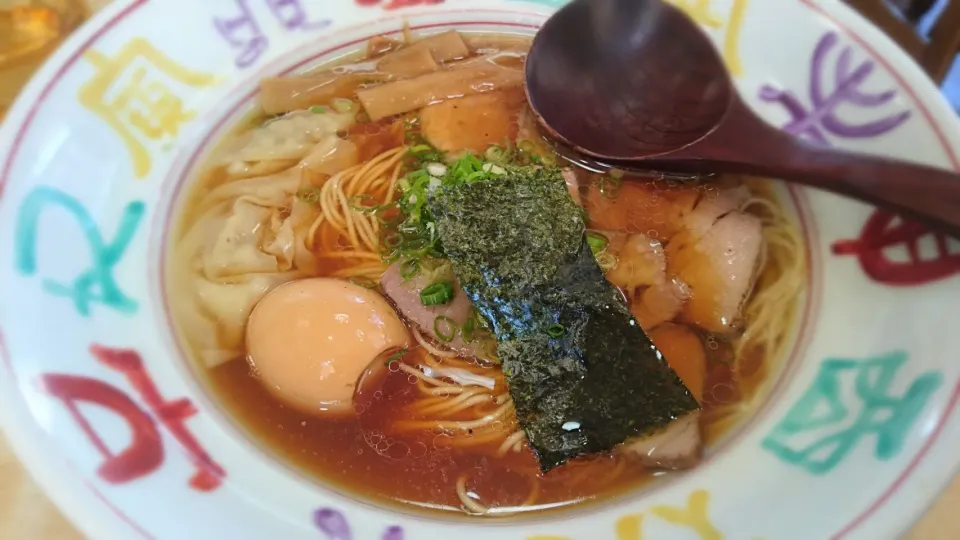 デラックスラーメン(醤油)|ボンゴさん