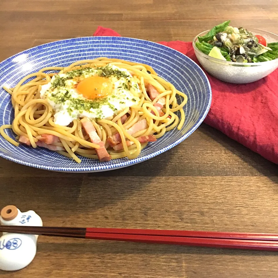 お昼ごはん。とろろと黄身で月見和風パスタ。つぶ貝わさびのサラダ。|yukko7740さん