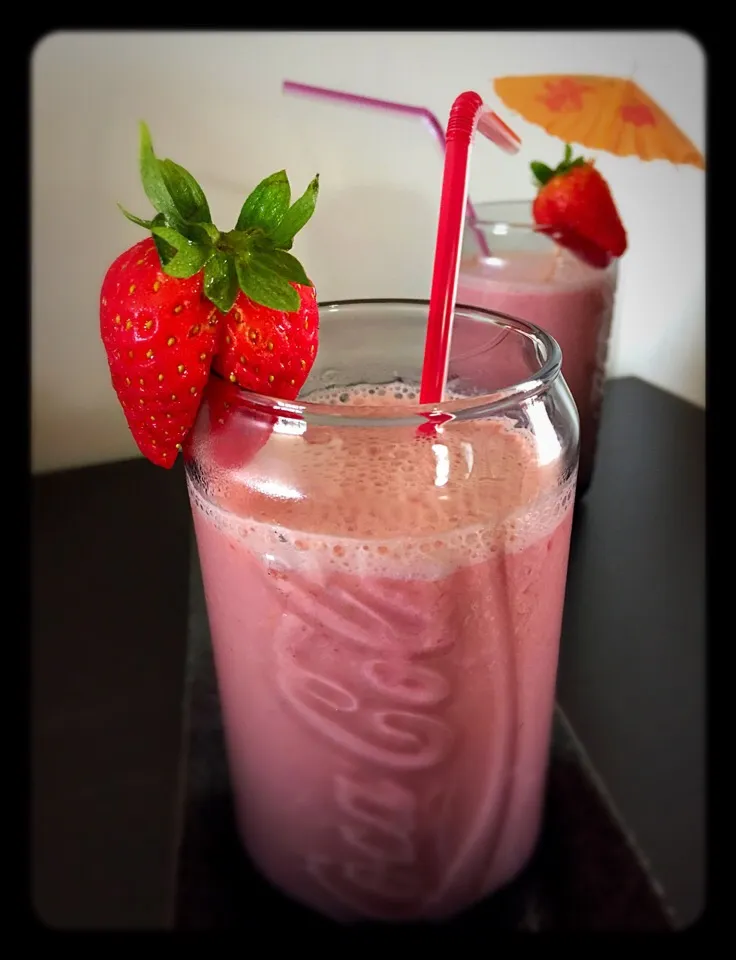 Strawberries🍓smoothie-summer drink 🌤|Tari's Kitchenさん