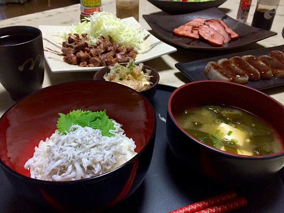 今夜は和食❤️砂肝の塩焼き、こんにゃく田楽、しらす丼、豆腐の味噌汁、焼き豚😊|makoさん