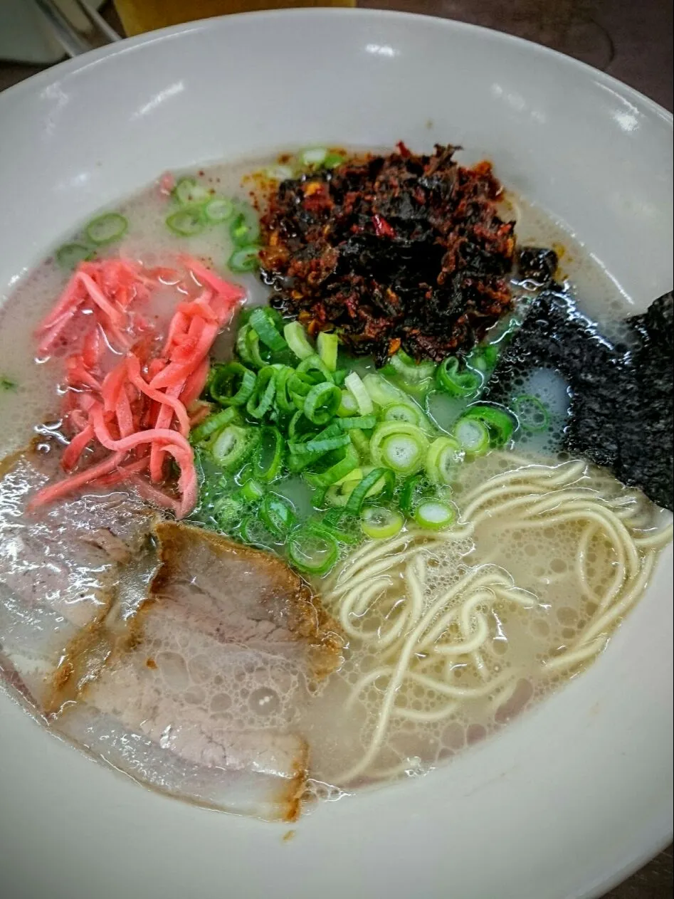 ラーメン(カタ)(^-^)v
 #博多ラーメン #豚骨ラーメン|kossyossさん